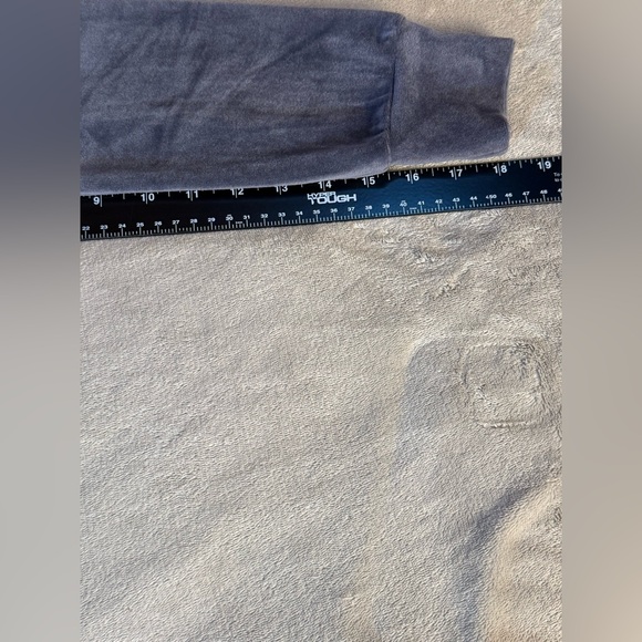 Soma Weekend Gray Velour V-neck Long Sleeve Cozy Pullover Top Size Small - Picture 7 of 10